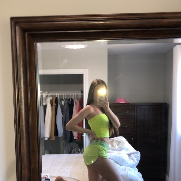 Neon yellow ivivva shorts 10/10 condition! - Picture 3 of 4